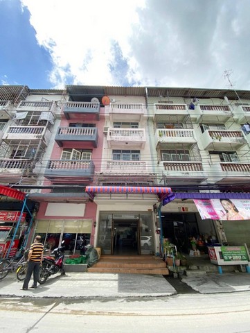 ให้เช่าอาคารพาณิชย์ 4.5 ชั้น ทำเลลาดพร้าว121 หลังตลาดบางกะปิและโลตัส ให้เช่าอาคารพาณิชย์ 4.5 ชั้น ทำเลลาดพร้าว121 หลังตลาดบางกะปิและโลตัส