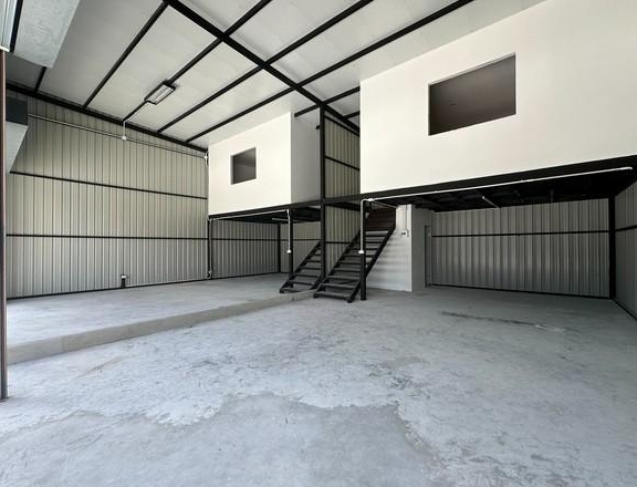 ให้เช่าโกดัง 160 ตรม. สุขุมวิท 81 อ่อนนุช 10 สร้างใหม่ ทำเลใจกลางเมือง ให้เช่าโกดัง 160 ตรม. สุขุมวิท 81 อ่อนนุช 10 สร้างใหม่ ทำเลใจกลางเมือง