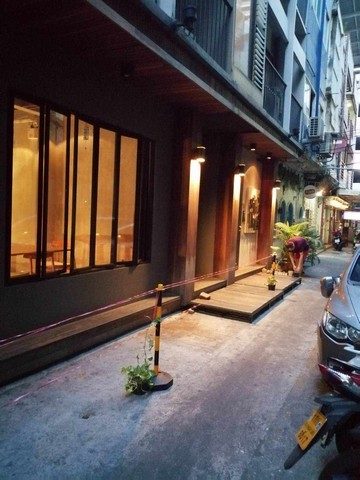 ให้เช่าอาคารพาณิชย์ 4 ชั้น 4 ห้องติดกัน กลางซอยถนนปั้นสีลม-สาทร ใกล้วัดแขก ใกล้ BTS สุรศักดิ์ - ช่องนนทรี ให้เช่าอาคารพาณิชย์ 4 ชั้น 4 ห้องติดกัน กลางซอยถนนปั้นสีลม-สาทร ใกล้วัดแขก ใกล้ BTS สุรศักดิ์ - ช่องนนทรี