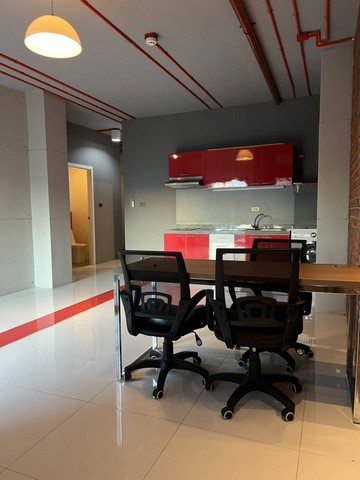 �����Ҿ�鹷���ӹѡ�ҹ  50 ���. ����͡��� 22 �֡ APAI LoFT ����СѺ��ѡ�ҹ 4-5 �� �Թ�ҧ�дǡ ��� BTS �͡��� 