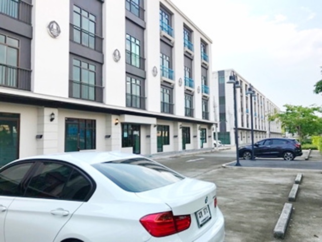 MRT ������˧ 1 ��.������ �ӹѡ�ҹ-�Ϳ��� ���� 40 ���. �������㹵֡�Ҥ�� 4 ��� 20���. 1��ͧ 1��� �ʹö�����¤ѹ