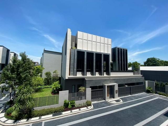 �����Ҿ�������� 3 ��� Bugaan Pattanakarn ���� Modern Luxury 700 ���. 5 ��ͧ�͹ ��¾Ѳ�ҡ��32 ������Կ����� ������¹��㹺�ҹ