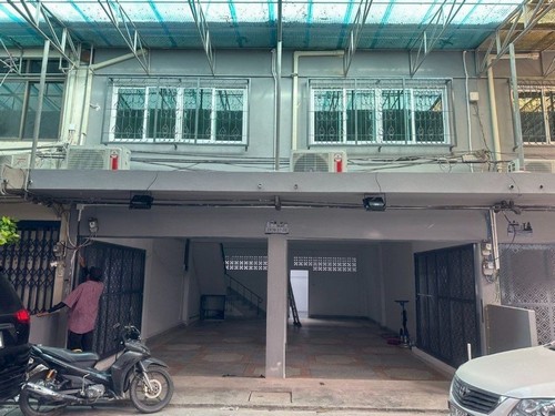 �������Ҥ�þҳԪ�� 3 ��� �繵֡�� 2 ��ͧ ���ءѹ ���ͷ�� 21 ��.�� ࢵ�ҷ� �������ӹѡ�ҹ ����ö������¹�� (N1-T1944) 