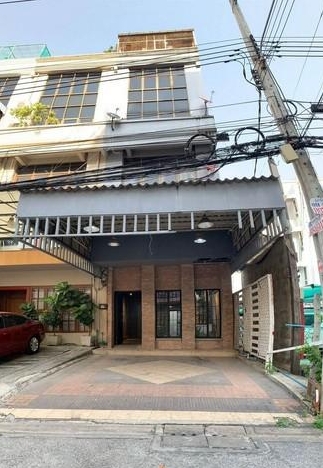 ����Ҥ�� 4.5 ��� ��ѧ��� ��ҹ�ط����� ��¨Թ��Ǫ ���ͷ�� 26.9 ��� ��� MRT �ط����� ��§ 750 ����