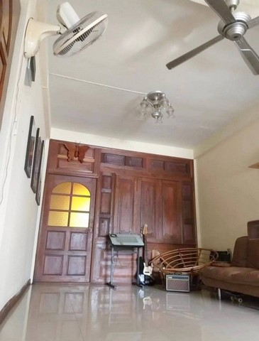 ให้เช่าอาคารพาณิชย์ติดริมถนน อยู่ตรงข้ามกับซอยอินทามระ57 ให้เช่าอาคารพาณิชย์ติดริมถนน อยู่ตรงข้ามกับซอยอินทามระ57