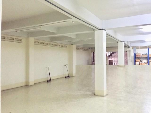 �������Ҥ�þҹԪ�� 6 ���� 4.5 ��� �����⡴ѧ��� 1800 ���. �����չ��Թ��� ����¡������ ����з������� ���ö俿�����������ͧ��������