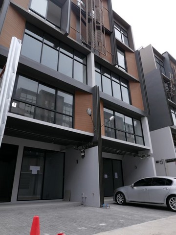 ����������Ϳ��� 5 ��� 370 ��.�. The Pride �آ���Է 77 ��͹�ت 30 ���� Modern Luxury Loft  