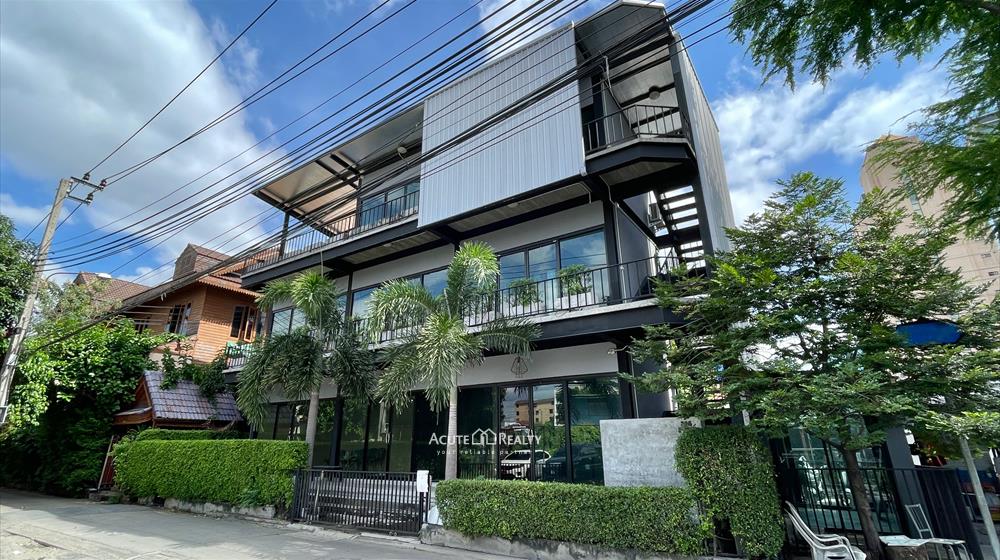 �������Ҥ�� 3 ��� ��������ʹö ྴҹ�٧ ��� MRT �ط����� ���Ŵ��ҡ ����з��ӹѡ�ҹ ������