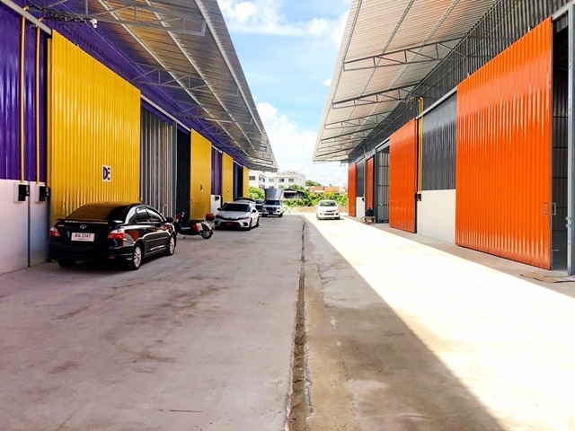 �繷��� �ѵ�Ҹ�����  ��Ҵ���١ MRT��й������ 1.5 ��. ⡴ѧ���ҧ���������� 130-1,600 ���.  ��鹷�� 1 ��� ���� 400 ���. 1��� �ʹö���¤ѹ