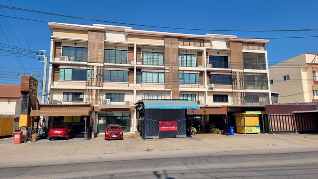 ให้เช่า ทาวน์โอม4ชั้น ริมถนน บ้านกล้วย-ไทรน้อย ทำเลดี 23,000บาท ให้เช่า ทาวน์โอม4ชั้น ริมถนน บ้านกล้วย-ไทรน้อย ทำเลดี 23,000บาท