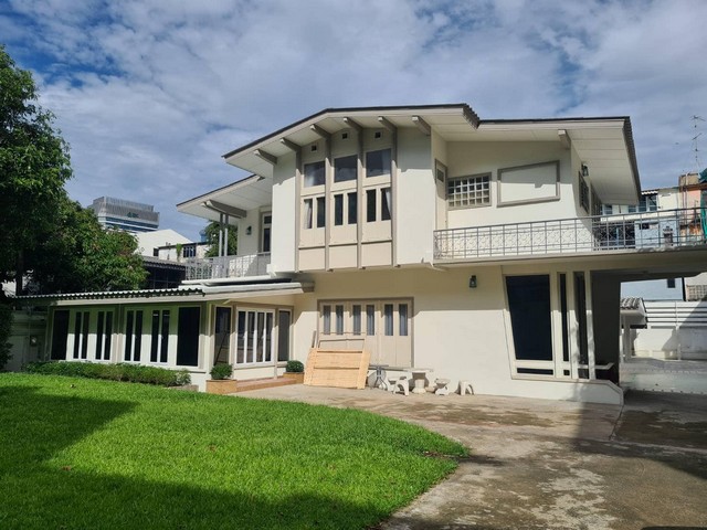 ให้เช่าบ้านเดี่ยวหลังใหญ่ 375 ตรว. ซอยสุขุมวิท 44 อยู่ระหว่างสถานี BTS พระโขนง กับสถานีเอกมัย เหมาะอยู่อาศัยหรือทำธุรกิจ **ไม่รับร้านอาหาร ให้เช่าบ้านเดี่ยวหลังใหญ่ 375 ตรว. ซอยสุขุมวิท 44 อยู่ระหว่างสถานี BTS พระโขนง กับสถานีเอกมัย เหมาะอยู่อาศัยหรือทำธุรกิจ **ไม่รับร้านอาหาร