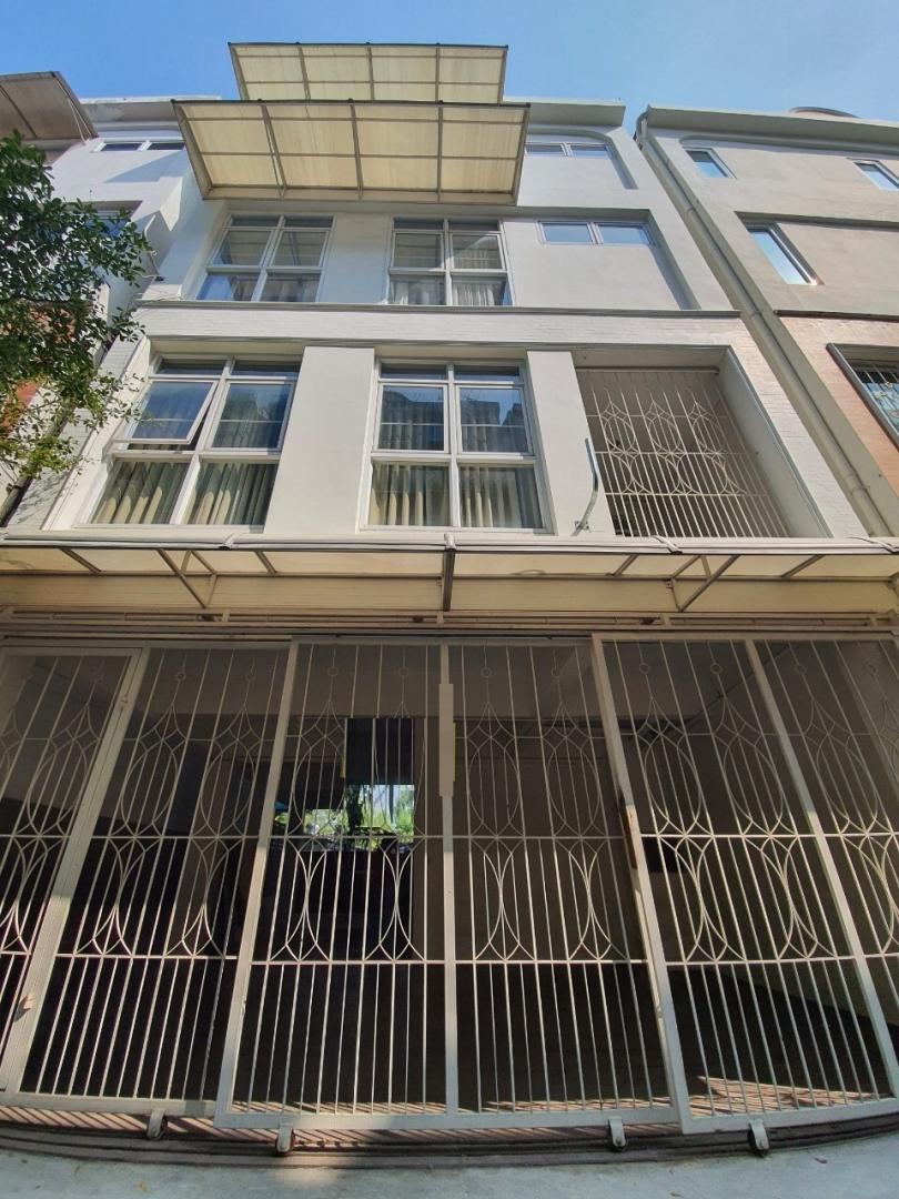 ให้เช่าทาวน์โฮม 4 ชั้น ใกล้ BTSอารีย์ อารีย์สัมพันธ์ 3 พหลโยธิน7 พื้นที่ใช้สอยประมาณ 280 ตร.ม. 3 ห้องนอน 5 ห้องน้ำ จอดรถได้ 3 คัน ให้เช่าทาวน์โฮม 4 ชั้น ใกล้ BTSอารีย์ อารีย์สัมพันธ์ 3 พหลโยธิน7 พื้นที่ใช้สอยประมาณ 280 ตร.ม. 3 ห้องนอน 5 ห้องน้ำ จอดรถได้ 3 คัน