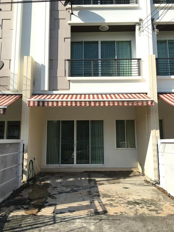 ������-��·�ǹ���� 3��� ��ҹ��ҧ���ͧ �ҷ�-�ҡ�Թ 2 ����ͧ ���ö俿�� BTS�زҡ�� ��Ż�ġ��