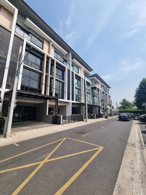 โฮมออฟฟิศ 4ชั้น เกษตร-นวมินทร์ เขตลาดพร้าว กว้าง 5.70 เมตร ถูกสุด ใหญ่มาก! ถ.สุคนธสวัสดิ์ 10แอร์ 25 ตร.วา จอดรถหลายคัน 285 ตร.ม. โฮมออฟฟิศ 4ชั้น เกษตร-นวมินทร์ เขตลาดพร้าว กว้าง 5.70 เมตร ถูกสุด ใหญ่มาก! ถ.สุคนธสวัสดิ์ 10แอร์ 25 ตร.วา จอดรถหลายคัน 285 ตร.ม.