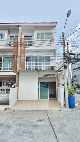 3 ห้องนอน 4 ห้องน้ำ ม.โฮมอินทาวน์ พหลโยธิน 73 ( ติดถนนใหญ่ ) 3 ห้องนอน 4 ห้องน้ำ ม.โฮมอินทาวน์ พหลโยธิน 73 ( ติดถนนใหญ่ )