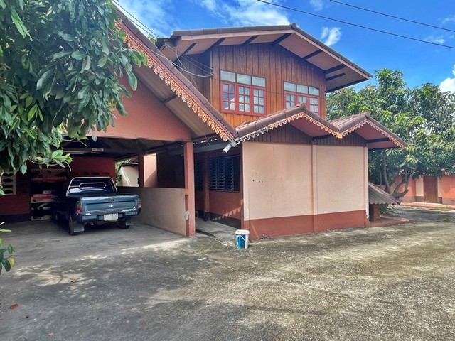 ขาย ที่ดินพร้อมสิ่งปลูกสร้าง บ้านครึ่งตึกครึ่งไม้ 2 ชั้น ขาย ที่ดินพร้อมสิ่งปลูกสร้าง บ้านครึ่งตึกครึ่งไม้ 2 ชั้น