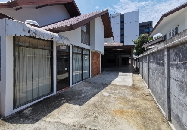 ให้เช่าบ้านเดี่ยว โฮมออฟฟิศ ลาดพร้าวซอย 44 เนื้อที่ 160 ตรว ให้เช่าบ้านเดี่ยว โฮมออฟฟิศ ลาดพร้าวซอย 44 เนื้อที่ 160 ตรว