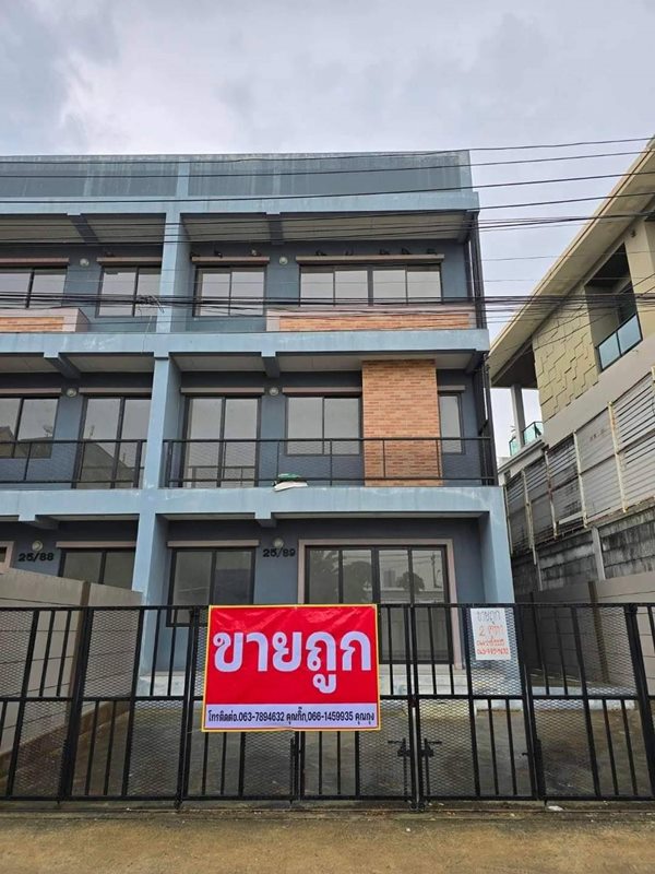 ขายถูก อาคารพาณิชย์ 2 คูหา 3ชั้น ใหม่ รัชดา36 ซ.เสือใหญ่อุทิศ ทำเลดีเดินทางสะดวก เข้า-ออกได้หลายทาง โทร 063-241-9775 ขายถูก อาคารพาณิชย์ 2 คูหา 3ชั้น ใหม่ รัชดา36 ซ.เสือใหญ่อุทิศ ทำเลดีเดินทางสะดวก เข้า-ออกได้หลายทาง โทร 063-241-9775