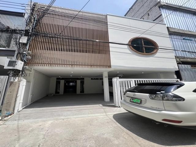 ให้เช่าบ้าน 2 ชั้น 33 ตรว.เอกมัย ซอย 2 เฟอร์นิเจอร์พร้อมอยู่ ให้เช่าบ้าน 2 ชั้น 33 ตรว.เอกมัย ซอย 2 เฟอร์นิเจอร์พร้อมอยู่