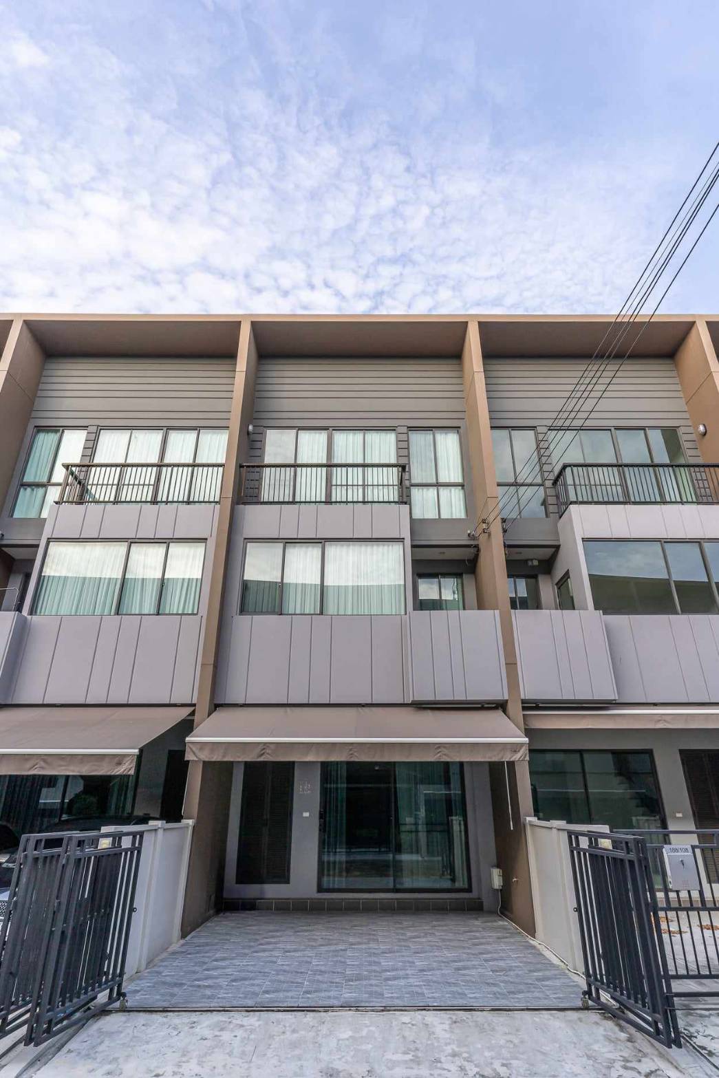 ขายถูกมาก!! ทาวน์โฮม 3ชั้น ม.บ้านกลางเมืองราชพฤกษ์ บ้านใหม่ ต่อเติมครัวหลังบ้านแล้ว 5นาทีถึงเซ็นทรัลเวสต์วิลล์ ขายถูกมาก!! ทาวน์โฮม 3ชั้น ม.บ้านกลางเมืองราชพฤกษ์ บ้านใหม่ ต่อเติมครัวหลังบ้านแล้ว 5นาทีถึงเซ็นทรัลเวสต์วิลล์
