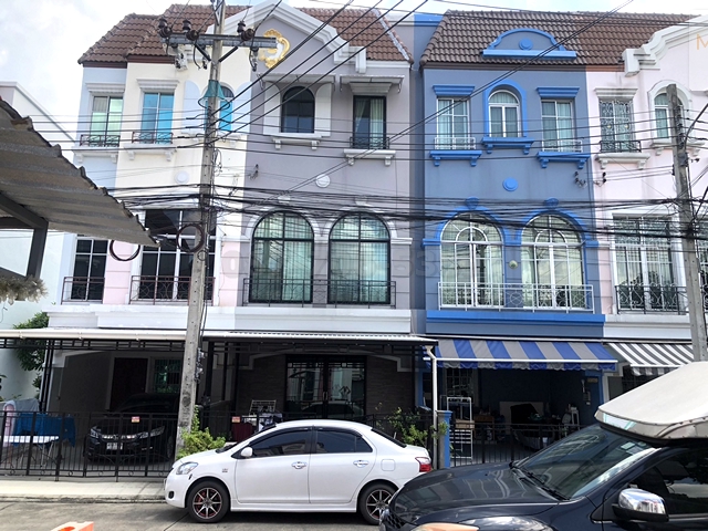 ทาวน์โฮม 3 ชั้น บ้านกลางเมือง ลูเซิร์น สุขุมวิท 20 ตารางวา 5.5 ล้ ทาวน์โฮม 3 ชั้น บ้านกลางเมือง ลูเซิร์น สุขุมวิท 20 ตารางวา 5.5 ล้