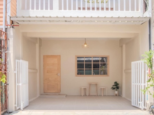 ขายทาวน์เฮาส์ 2 ชั้น บ้านสไตล์มูจิ มินิมอล ย่านคลอง2ใกล้BTSสถานีค ขายทาวน์เฮาส์ 2 ชั้น บ้านสไตล์มูจิ มินิมอล ย่านคลอง2ใกล้BTSสถานีค