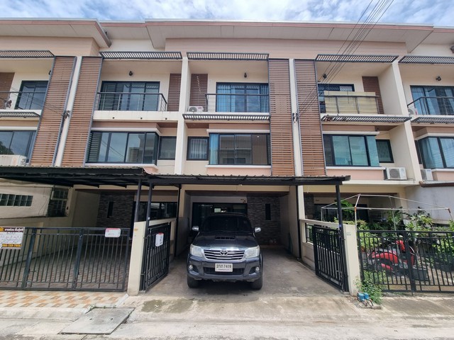 ขาย  ทาวน์โอม3ชั้น บ้านกล้วย-ไทรน้อย  บางบัวทอง   ราคา 3.8บาท ขาย  ทาวน์โอม3ชั้น บ้านกล้วย-ไทรน้อย  บางบัวทอง   ราคา 3.8บาท