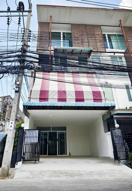 ขายทาวน์โฮม 3 ชั้นครึ่ง หลังมุม หมู่บ้านดิแอททิคไลท์ แจ้งวัฒนะ 24 ขายทาวน์โฮม 3 ชั้นครึ่ง หลังมุม หมู่บ้านดิแอททิคไลท์ แจ้งวัฒนะ 24