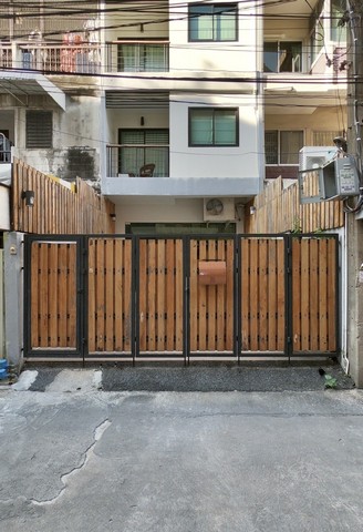 ให้เช่าอาคารพาณิชย์4ชั้นย่านนานาสุขุมวิทซอย4ใกล้BTSนานาMRTคลองเตย ให้เช่าอาคารพาณิชย์4ชั้นย่านนานาสุขุมวิทซอย4ใกล้BTSนานาMRTคลองเตย
