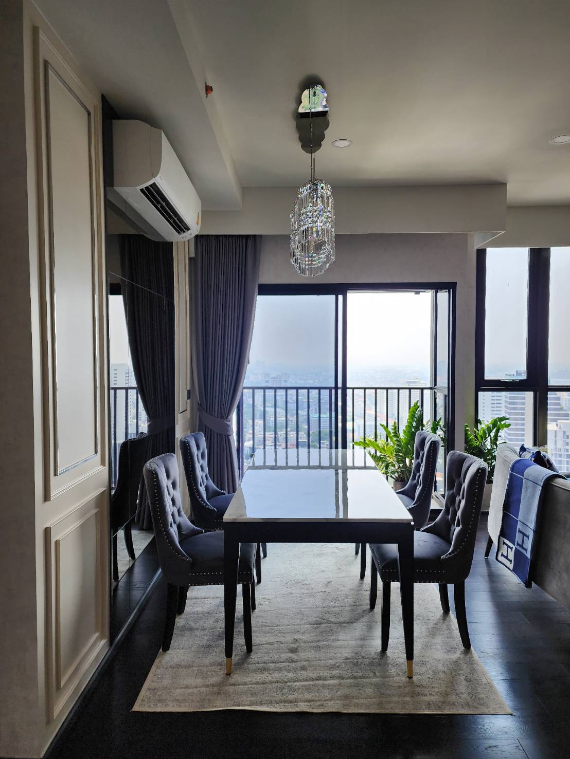 ��¤͹���� 㨡�ҧ��·ͧ���� PARK ORIGIN THONGLOR. 