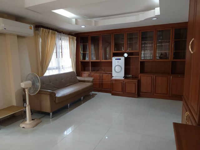 ให้เช่าบ้านเดี่ยว 2 ชั้น 84 ตรว. 4 ห้องนอน โชคชัย 4 หมู่บ้าน ต.รว ให้เช่าบ้านเดี่ยว 2 ชั้น 84 ตรว. 4 ห้องนอน โชคชัย 4 หมู่บ้าน ต.รว