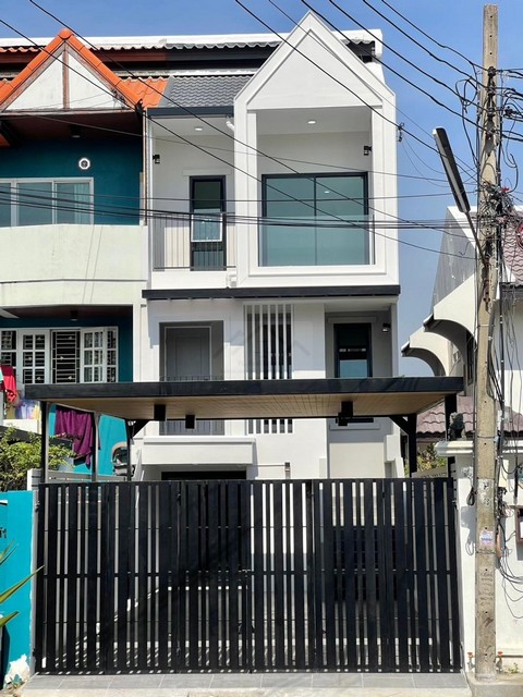 ขายทาวน์โฮม 3 ชั้น เล่นระดับ ซอยติวานนท์43 ใกล้สถานีรถไฟฟ้า สามัค ขายทาวน์โฮม 3 ชั้น เล่นระดับ ซอยติวานนท์43 ใกล้สถานีรถไฟฟ้า สามัค