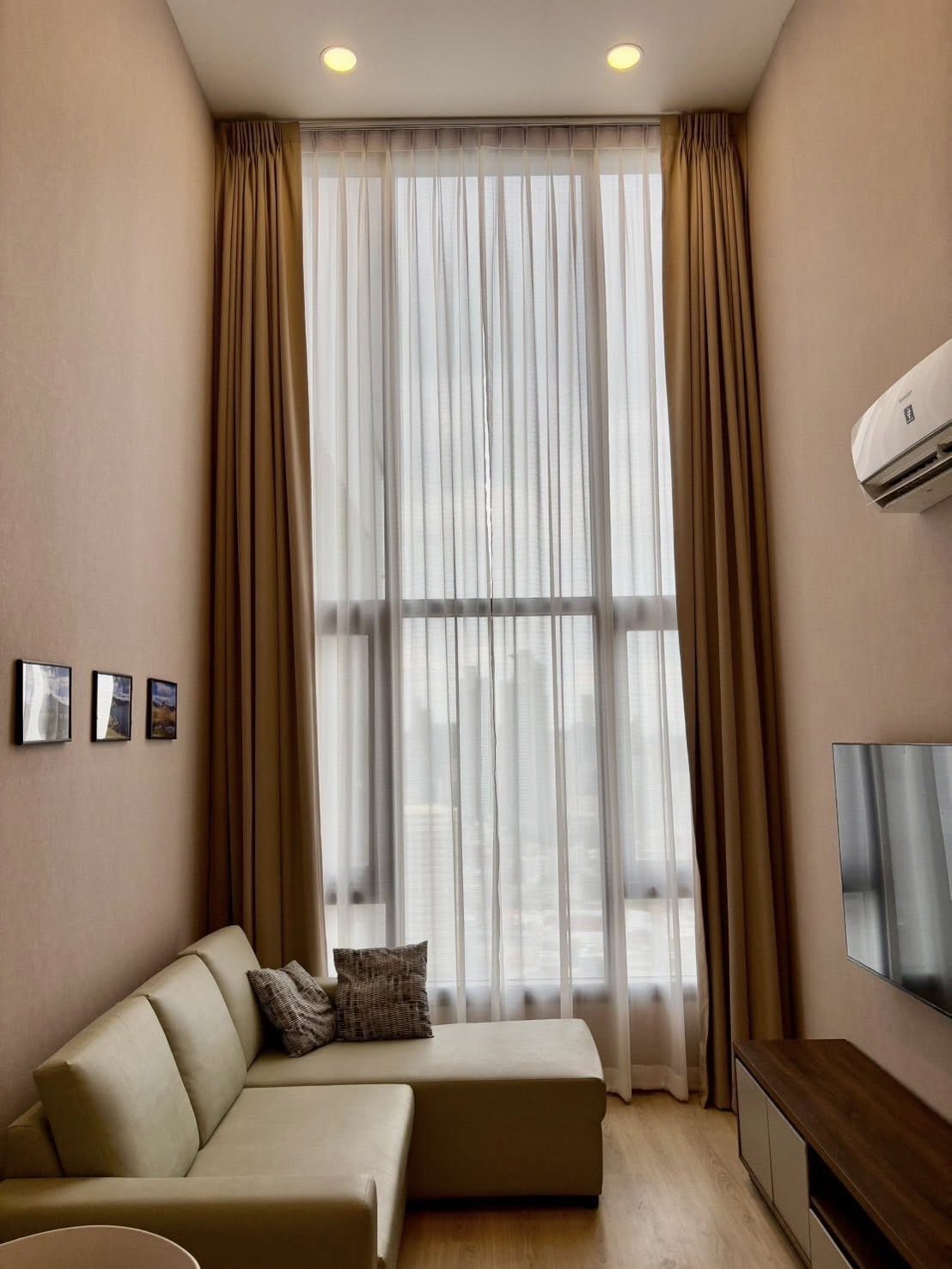 Life Rama 4 Asoke nice