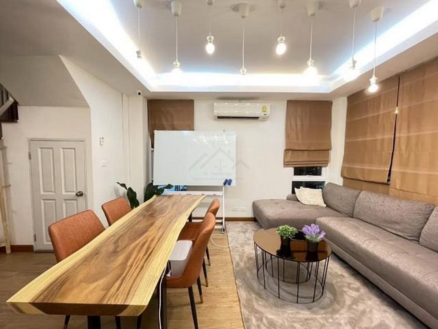 ให้เช่าทาวน์โฮม 3 ชั้น4นอน มีดาดฟ้า ถ.รัชดาภิเษก พร้อมเฟอร์นิเจอร ให้เช่าทาวน์โฮม 3 ชั้น4นอน มีดาดฟ้า ถ.รัชดาภิเษก พร้อมเฟอร์นิเจอร
