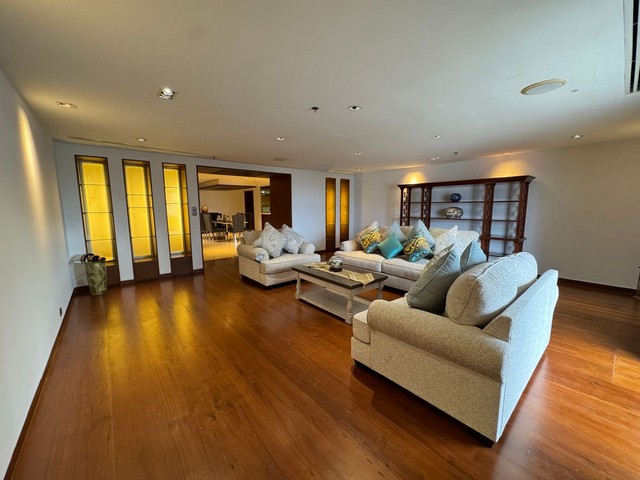 คอนโดหรูระดับซูเปอร์ลักชัวรี ใจกลางสุขุมวิท พร้อมพื้นที่ใช้สอยขนา คอนโดหรูระดับซูเปอร์ลักชัวรี ใจกลางสุขุมวิท พร้อมพื้นที่ใช้สอยขนา