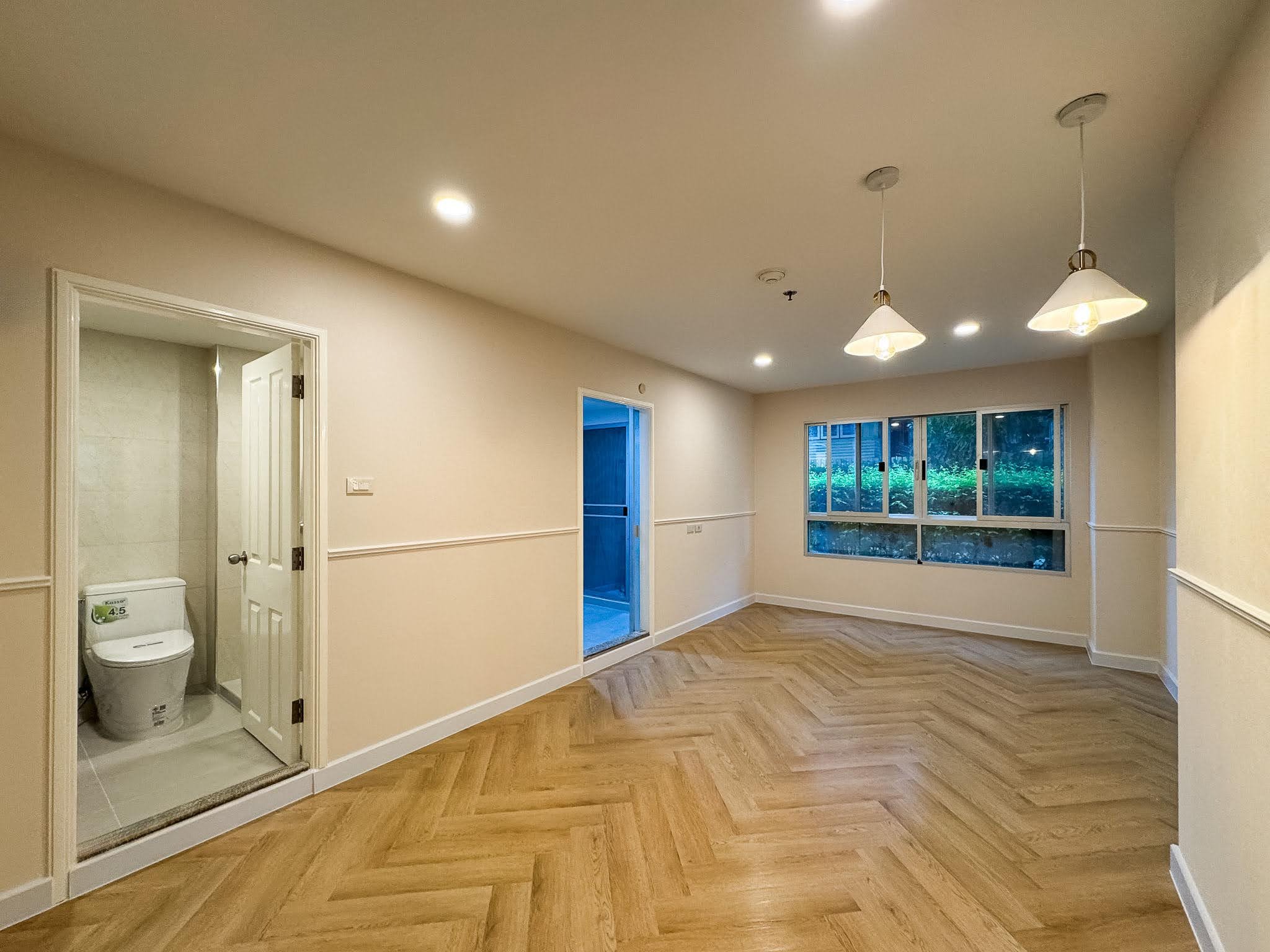 ��� �͹� LUMPINI ��� ������ 8 ��� ö俿�� MRT �ҧ���ѹ 