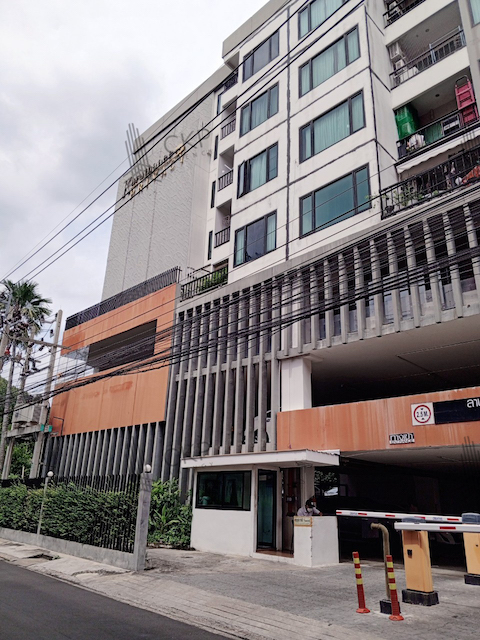 ��� �͹� ���ظҹ� ���ǫ�� �觤ú ��ҧ�ҡ MRT ���Թ���� 10 �ҷ