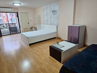 ��� �͹� ��ͧ����� ���Ѳ�� Champs Elysees Chaengwattana