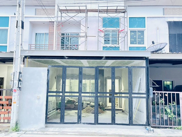 บ้านสไตล์โมเดิร์นเรียบหรู  หมู่บ้านหนองตำลึงอมตะชลบุรี  บ้านสไตล์โมเดิร์นเรียบหรู  หมู่บ้านหนองตำลึงอมตะชลบุรี