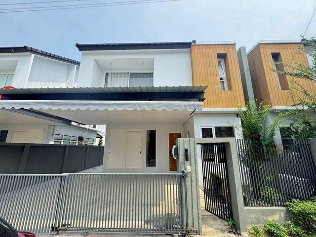 โซนสันผีเสื้อ ขาย 5.5 ล้าน บ้านแฝด 2 ชั้น พร้อมผู้เช่า Fully Furn โซนสันผีเสื้อ ขาย 5.5 ล้าน บ้านแฝด 2 ชั้น พร้อมผู้เช่า Fully Furn