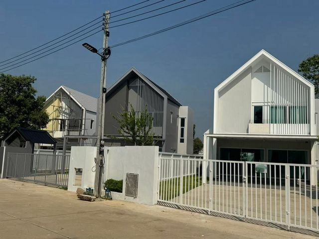 ราคาเริ่มต้นที่ 3.7 ล้าน สันทราย บ้านสร้างใหม่ มินิมอลนอร์ดิก โดด ราคาเริ่มต้นที่ 3.7 ล้าน สันทราย บ้านสร้างใหม่ มินิมอลนอร์ดิก โดด