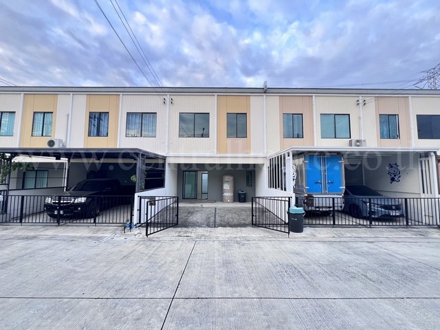 ทาวน์เฮ้าส์ เดอะคอนเนค 55 กรุงเทพ - ปทุมธานี 2 บ้านสวย พร้อมอยู่ ทาวน์เฮ้าส์ เดอะคอนเนค 55 กรุงเทพ - ปทุมธานี 2 บ้านสวย พร้อมอยู่