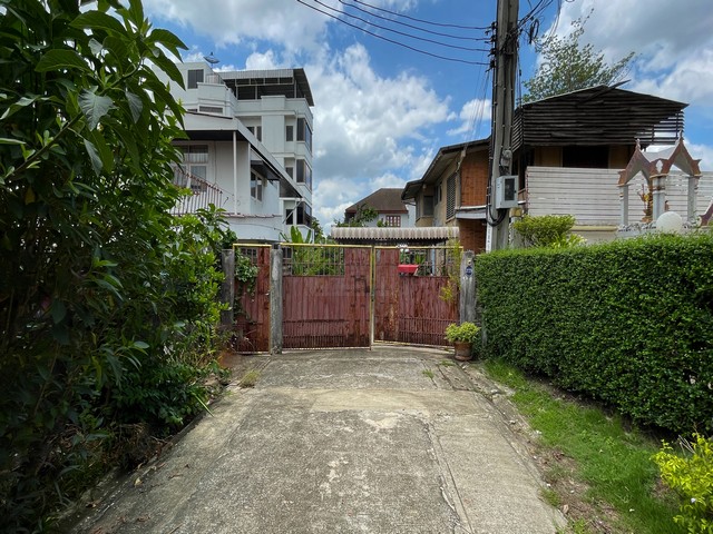 ขายที่ดิน 282 ตรว.สุขุมวิท71 ปรีดี14 พร้อมสิ่งปลูกสร้าง ใกล้ BTS ขายที่ดิน 282 ตรว.สุขุมวิท71 ปรีดี14 พร้อมสิ่งปลูกสร้าง ใกล้ BTS