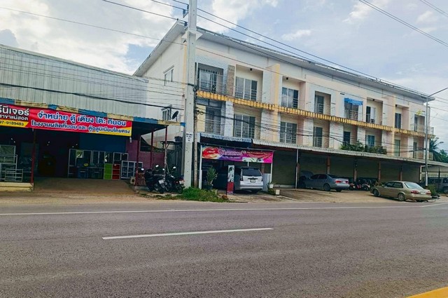 ขายขาดทุนอาคารพาณิชย์ 3 ชั้น ติดถนนสายแม่สอด-อุ้มผาง ขายขาดทุนอาคารพาณิชย์ 3 ชั้น ติดถนนสายแม่สอด-อุ้มผาง