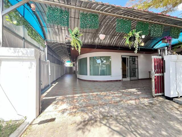 ขายบ้านเดี่ยวพร้อมอยู่ หมู่บ้าน SIAM EXECUTIVE ESTATE ขายบ้านเดี่ยวพร้อมอยู่ หมู่บ้าน SIAM EXECUTIVE ESTATE