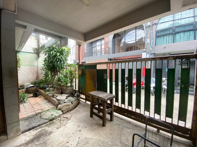 P1542 ขายทาวน์เฮ้าส์ 2 ชั้น ซอยเอกมัย 12 ซอยเจริญใจ ปรีดีพนมยงค์  P1542 ขายทาวน์เฮ้าส์ 2 ชั้น ซอยเอกมัย 12 ซอยเจริญใจ ปรีดีพนมยงค์