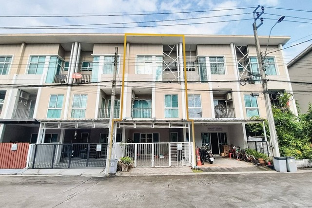 ลดราคา ทาวน์โฮม 3 ชั้น ซิกเนเจอร์ รามอินทรา 109 พร้อมอยู่ ลดราคา ทาวน์โฮม 3 ชั้น ซิกเนเจอร์ รามอินทรา 109 พร้อมอยู่