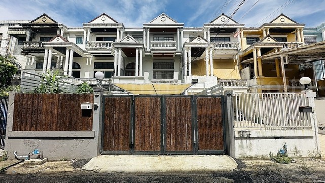 ทาวน์โฮม 3 ชั้น 45 ซ.รามคำแหง 65 (ลาดพร้าว 122 มหาดไทย) พร้อมอยู่ ทาวน์โฮม 3 ชั้น 45 ซ.รามคำแหง 65 (ลาดพร้าว 122 มหาดไทย) พร้อมอยู่