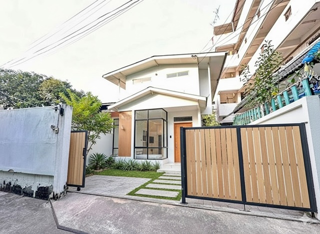 ตลาดอุดมสุข 300 ม. รร.นานาชาติเบิร์คลีย์ 3 นอน ทางด่วนสุขุมวิท6 ตลาดอุดมสุข 300 ม. รร.นานาชาติเบิร์คลีย์ 3 นอน ทางด่วนสุขุมวิท6