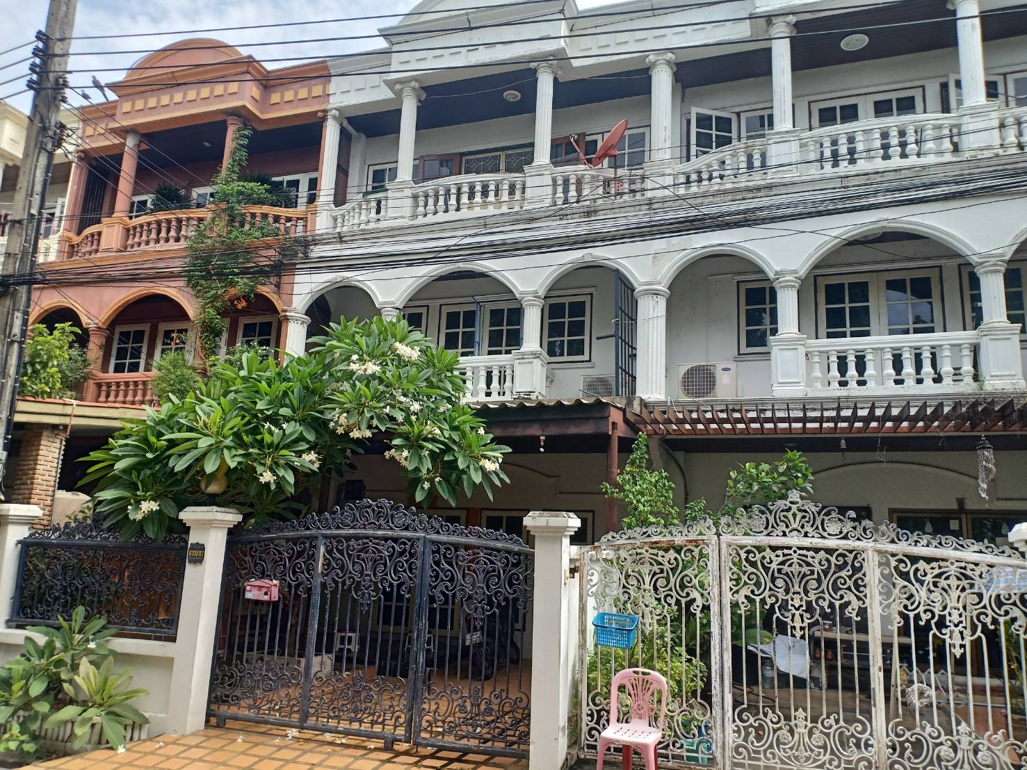 ให้เช่าทาวน์เฮ้าส์ 3ชั้น 30วา5นอน 5 น้ำ แอร์ เฟอร์นิเจอร์ถนนห้วยข ให้เช่าทาวน์เฮ้าส์ 3ชั้น 30วา5นอน 5 น้ำ แอร์ เฟอร์นิเจอร์ถนนห้วยข